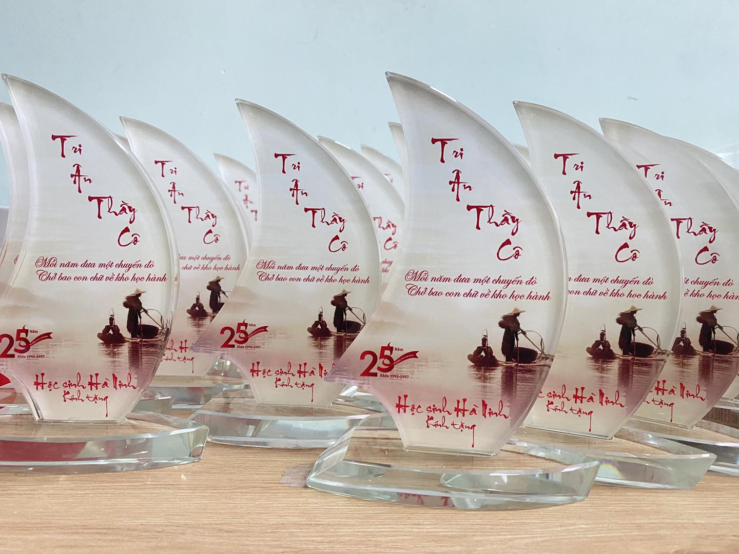 làm cúp pha lê theo yêu cầu, in cúp pha lê lấy ngay ở Thanh Hóa làm cúp pha lê theo yêu cầu, in cúp pha lê lấy ngay ở Thanh Hóa
