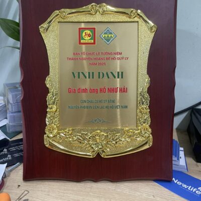 Bảng vinh danh gỗ đồng Ở Thanh Hóa
